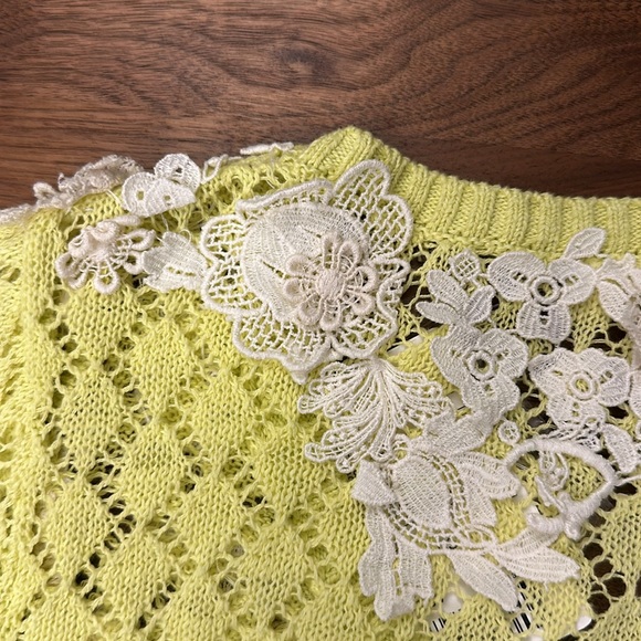 NWT Anthropologie / Medium / Chartreuse L/S sweater with lace floral neckline - Picture 10 of 16